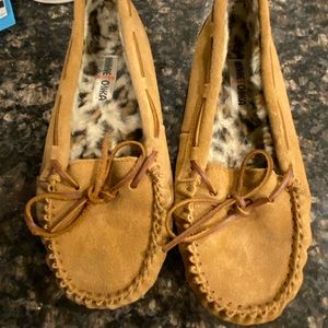 Minnetonka size 10
